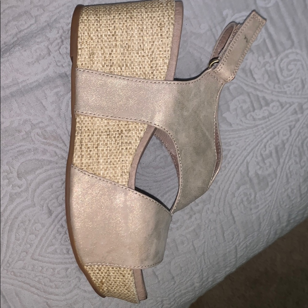 very lightly worn Antelope wedge